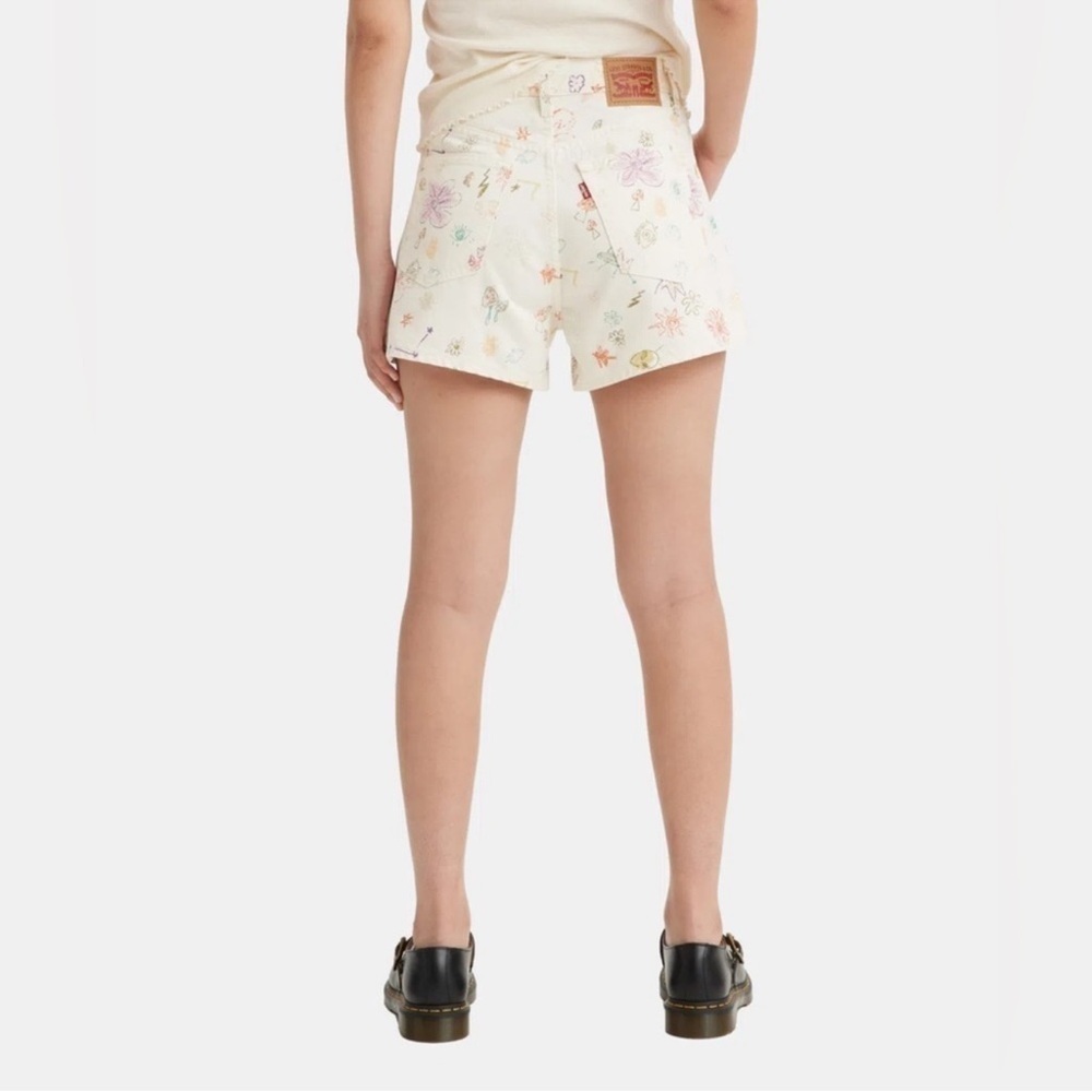 Levi's High Rise Relaxed Mom Shorts - Picture 2 of 3